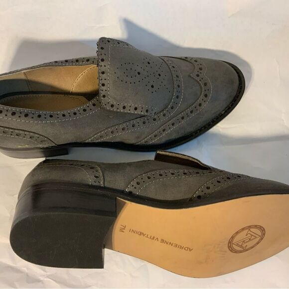 New Adrienne Vittadini, Brogue Styling, slate gray perforated leather, size 7 - Picture 9 of 10